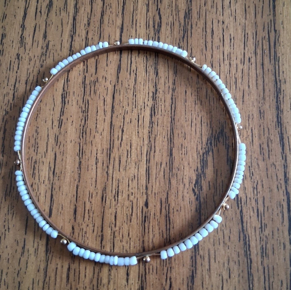 Cute Boho White Beaded Bangle Bracelet NWOT